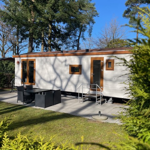 Chalet met tuinset.jpg